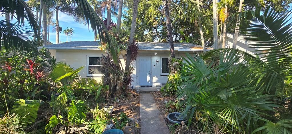 合同活跃: $200,000 (2 贝兹, 1 浴室, 692 平方英尺)