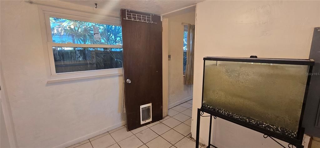 合同活跃: $200,000 (2 贝兹, 1 浴室, 692 平方英尺)