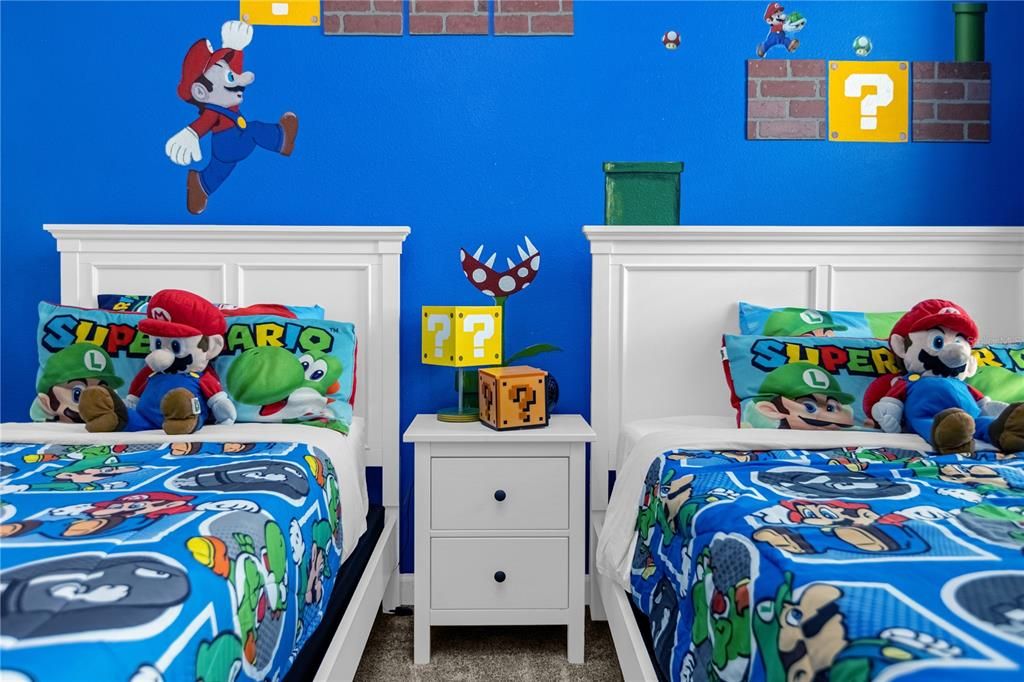 合同活跃: $450,000 (6 贝兹, 5 浴室, 3291 平方英尺)