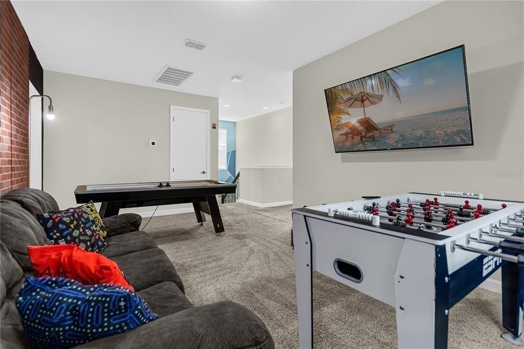 合同活跃: $450,000 (6 贝兹, 5 浴室, 3291 平方英尺)