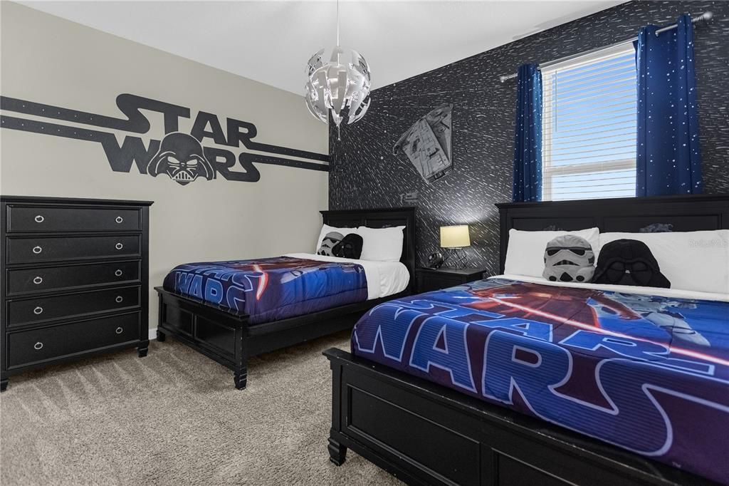 合同活跃: $450,000 (6 贝兹, 5 浴室, 3291 平方英尺)