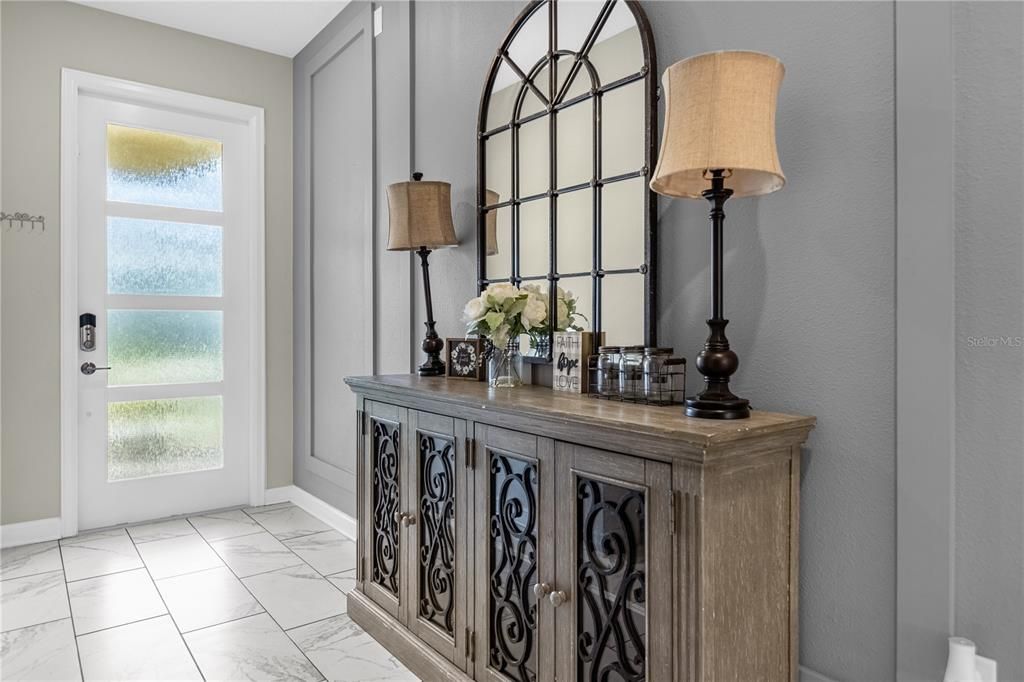 合同活跃: $450,000 (6 贝兹, 5 浴室, 3291 平方英尺)