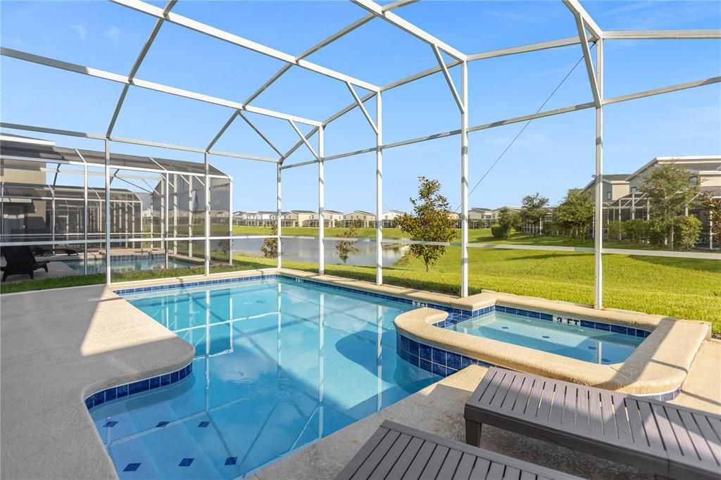 合同活跃: $450,000 (6 贝兹, 5 浴室, 3291 平方英尺)