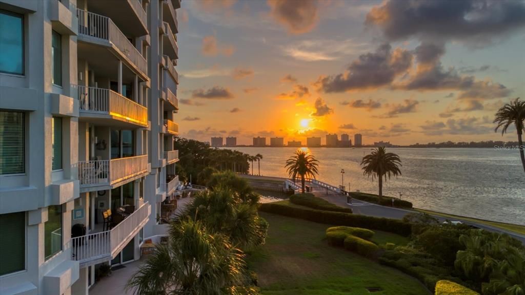 En Venta: $999,000 (2 camas, 2 baños, 1660 Pies cuadrados)