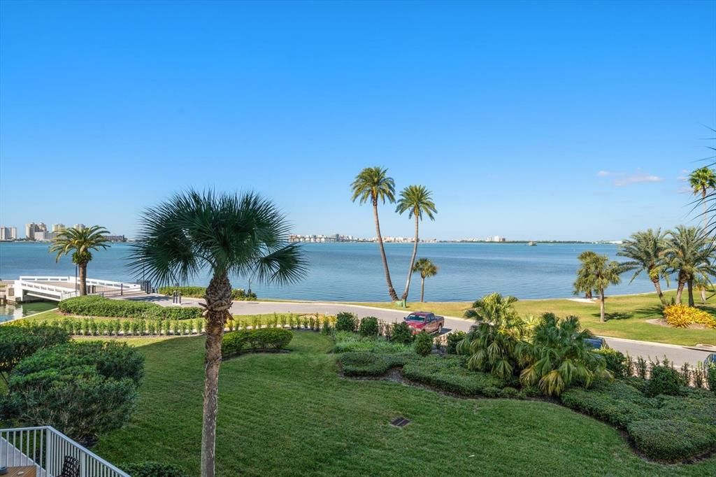 En Venta: $999,000 (2 camas, 2 baños, 1660 Pies cuadrados)