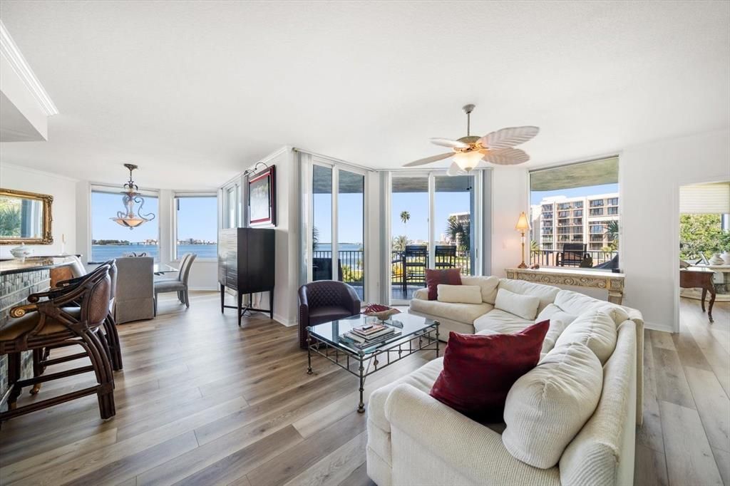 En Venta: $999,000 (2 camas, 2 baños, 1660 Pies cuadrados)