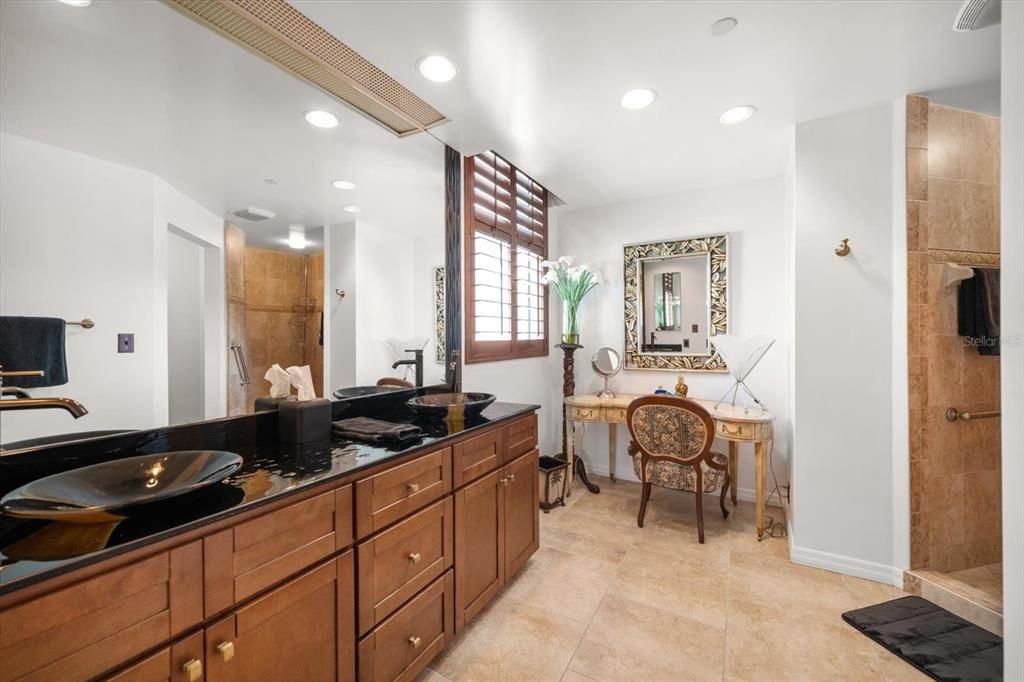 En Venta: $999,000 (2 camas, 2 baños, 1660 Pies cuadrados)