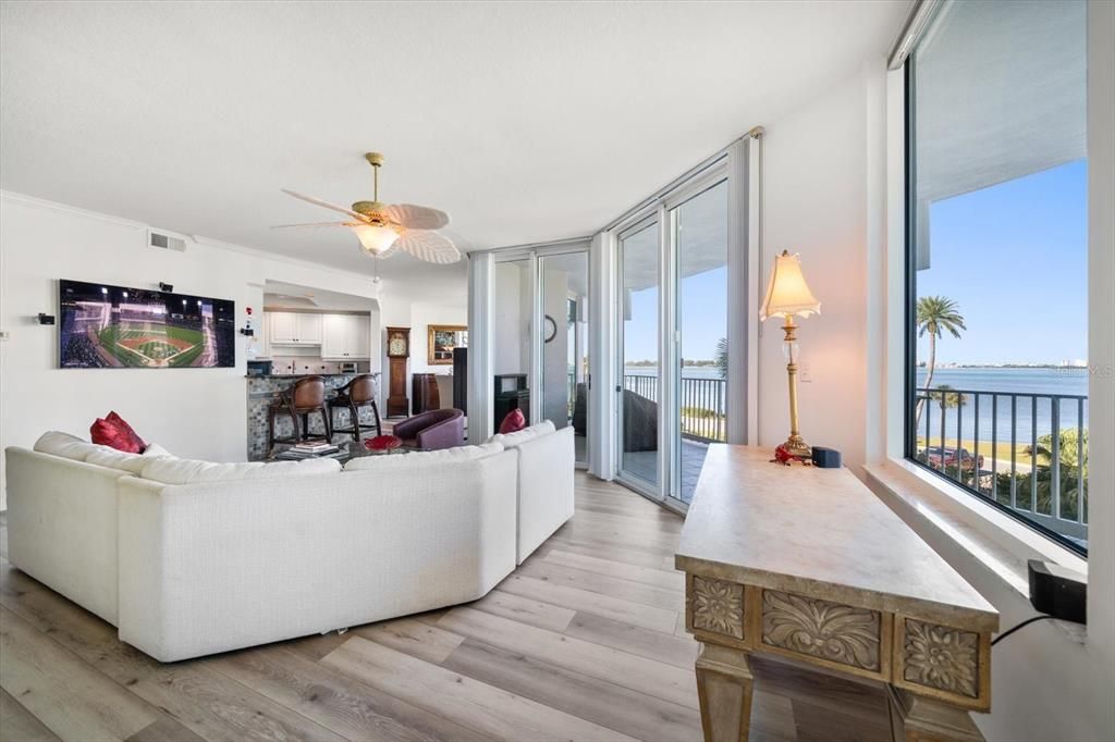 En Venta: $999,000 (2 camas, 2 baños, 1660 Pies cuadrados)