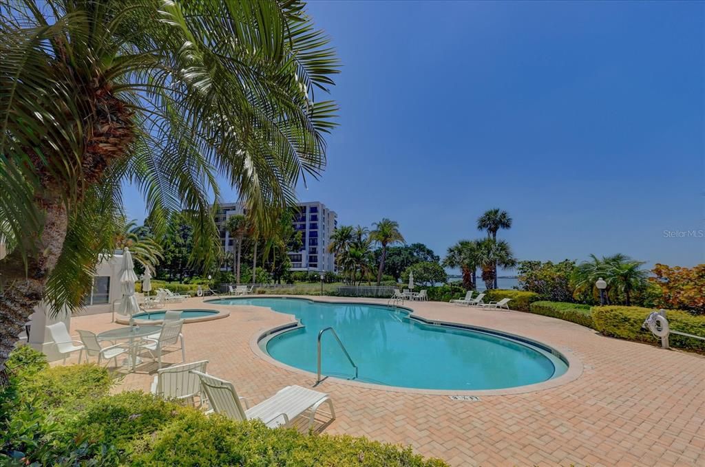 En Venta: $999,000 (2 camas, 2 baños, 1660 Pies cuadrados)