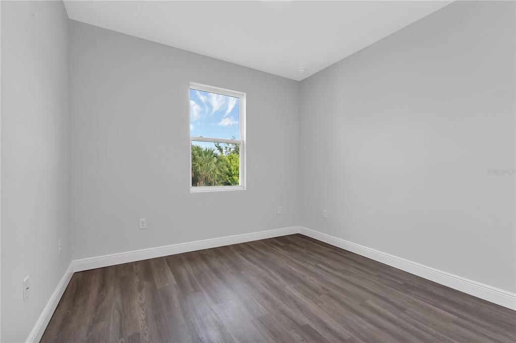 待售: $319,000 (4 贝兹, 2 浴室, 1674 平方英尺)