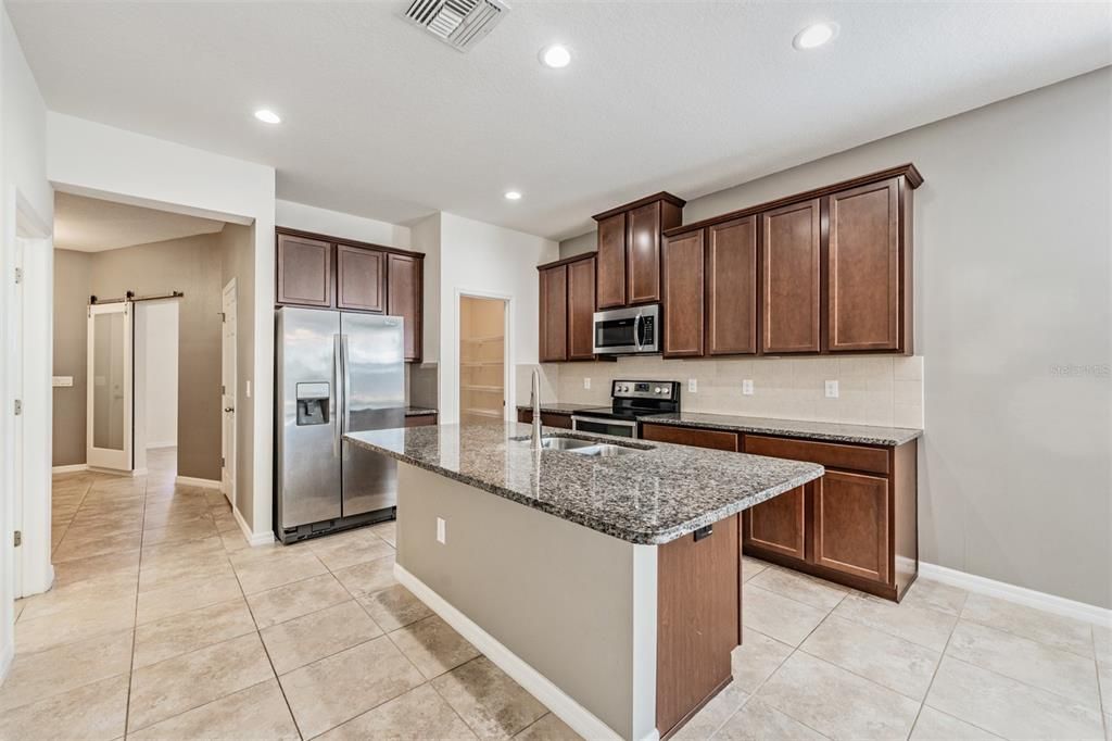 En Venta: $450,000 (3 camas, 2 baños, 2046 Pies cuadrados)