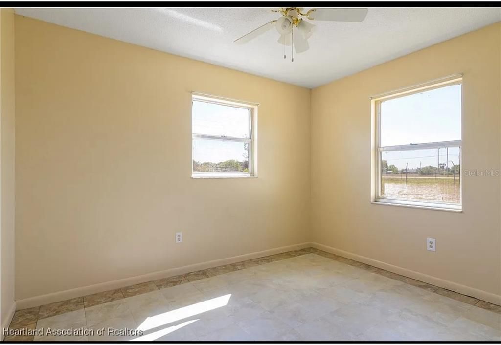 En Venta: $219,000 (3 camas, 2 baños, 1305 Pies cuadrados)