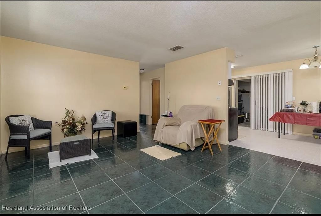 En Venta: $219,000 (3 camas, 2 baños, 1305 Pies cuadrados)