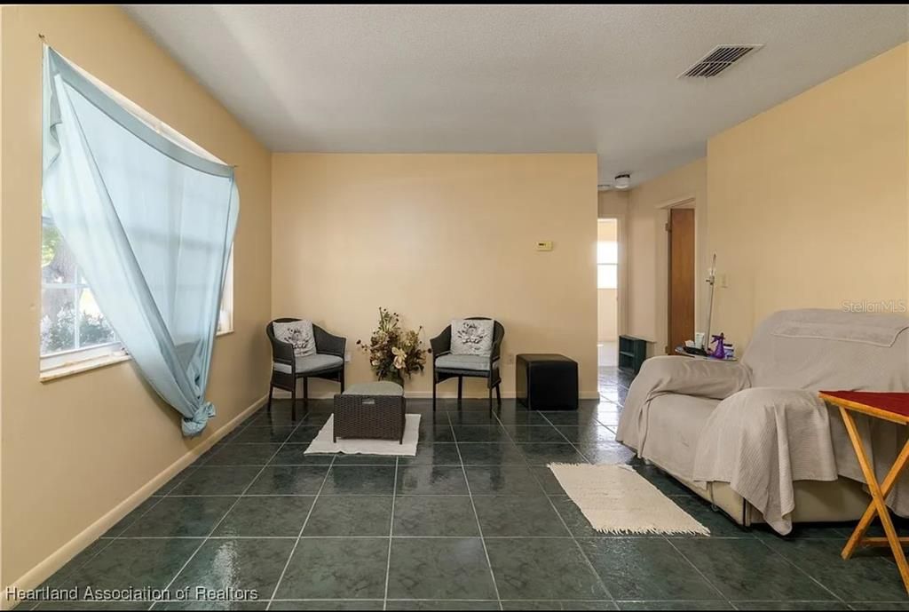 En Venta: $219,000 (3 camas, 2 baños, 1305 Pies cuadrados)