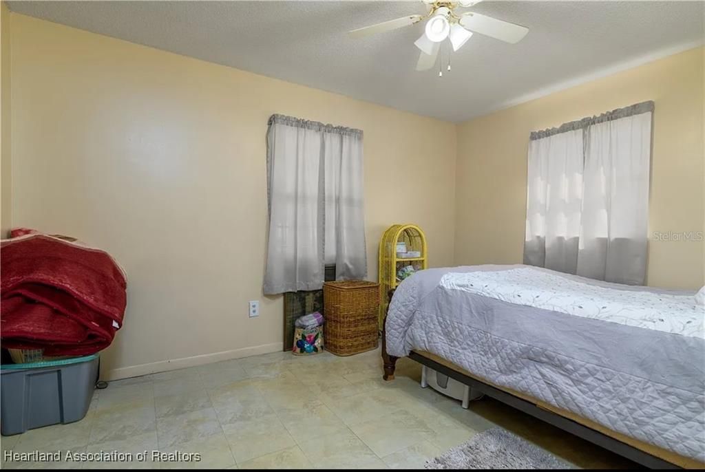 En Venta: $219,000 (3 camas, 2 baños, 1305 Pies cuadrados)