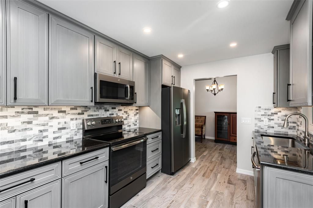 Active With Contract: $290,000 (3 beds, 2 baths, 1298 Square Feet)