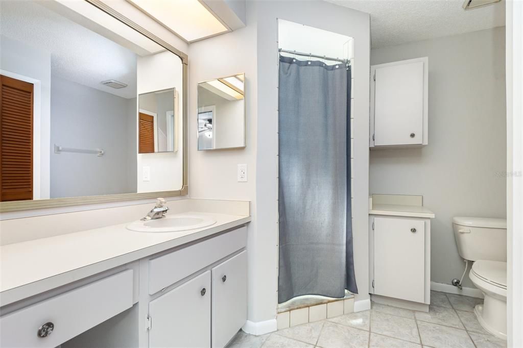 Active With Contract: $290,000 (3 beds, 2 baths, 1298 Square Feet)