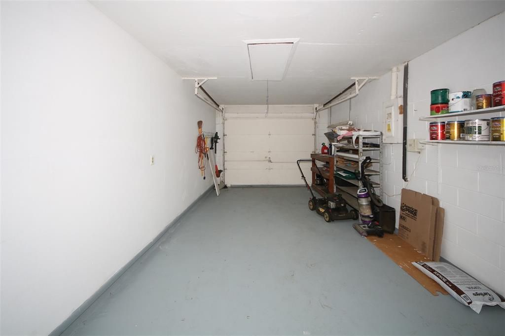 Active With Contract: $208,000 (2 beds, 1 baths, 806 Square Feet)