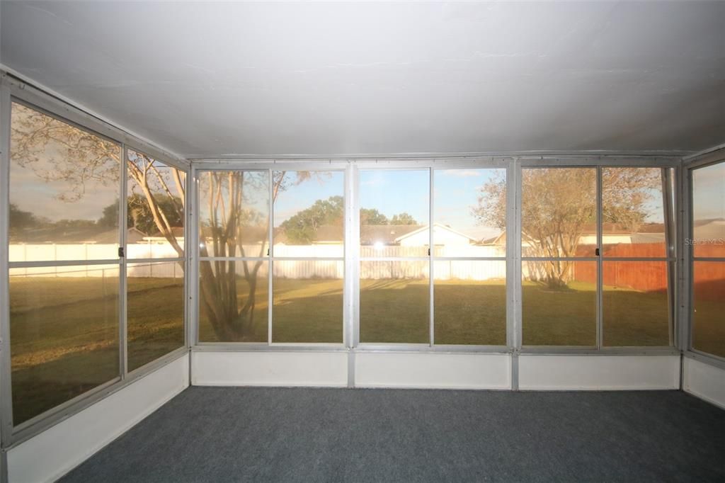 Active With Contract: $208,000 (2 beds, 1 baths, 806 Square Feet)