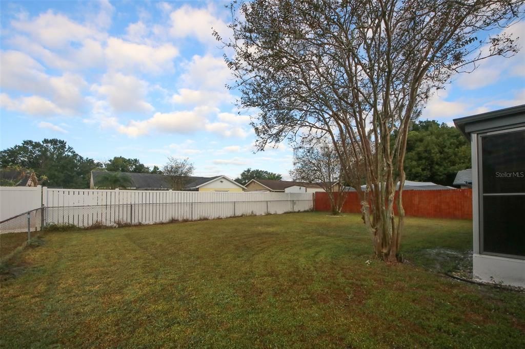 Active With Contract: $208,000 (2 beds, 1 baths, 806 Square Feet)