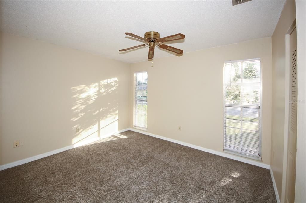 Active With Contract: $208,000 (2 beds, 1 baths, 806 Square Feet)