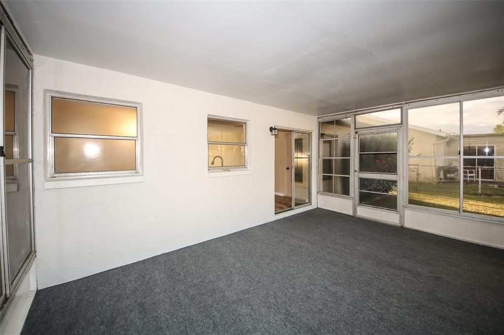 Active With Contract: $208,000 (2 beds, 1 baths, 806 Square Feet)