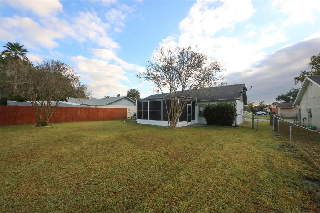 Active With Contract: $208,000 (2 beds, 1 baths, 806 Square Feet)