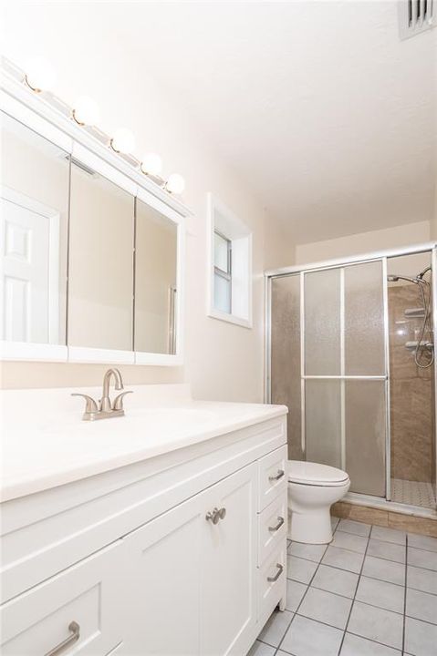 Activo con contrato: $210,000 (3 camas, 1 baños, 1386 Pies cuadrados)