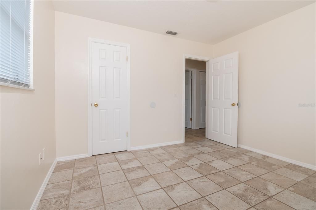 Activo con contrato: $210,000 (3 camas, 1 baños, 1386 Pies cuadrados)