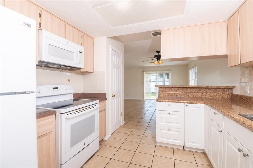 Activo con contrato: $210,000 (3 camas, 1 baños, 1386 Pies cuadrados)