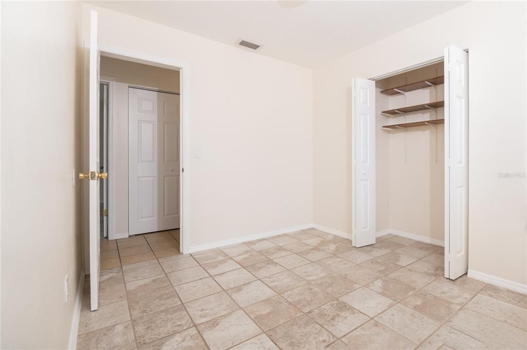 Activo con contrato: $210,000 (3 camas, 1 baños, 1386 Pies cuadrados)