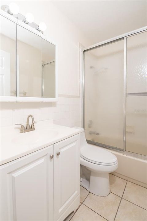 Activo con contrato: $210,000 (3 camas, 1 baños, 1386 Pies cuadrados)