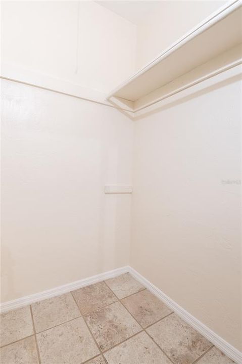 Activo con contrato: $210,000 (3 camas, 1 baños, 1386 Pies cuadrados)