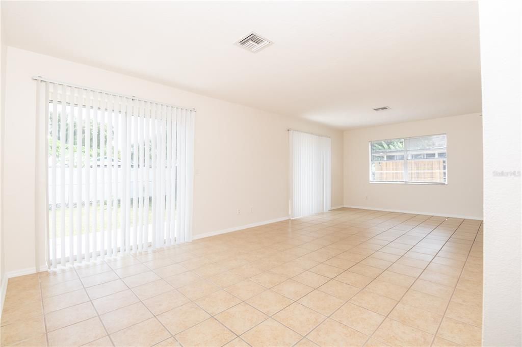 Activo con contrato: $210,000 (3 camas, 1 baños, 1386 Pies cuadrados)