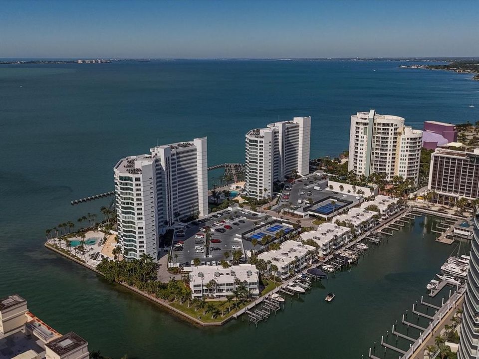 For Sale: $1,385,000 (2 beds, 2 baths, 1729 Square Feet)