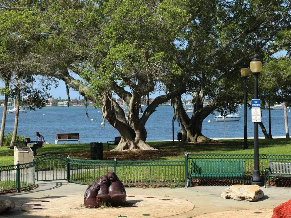 For Sale: $1,385,000 (2 beds, 2 baths, 1729 Square Feet)