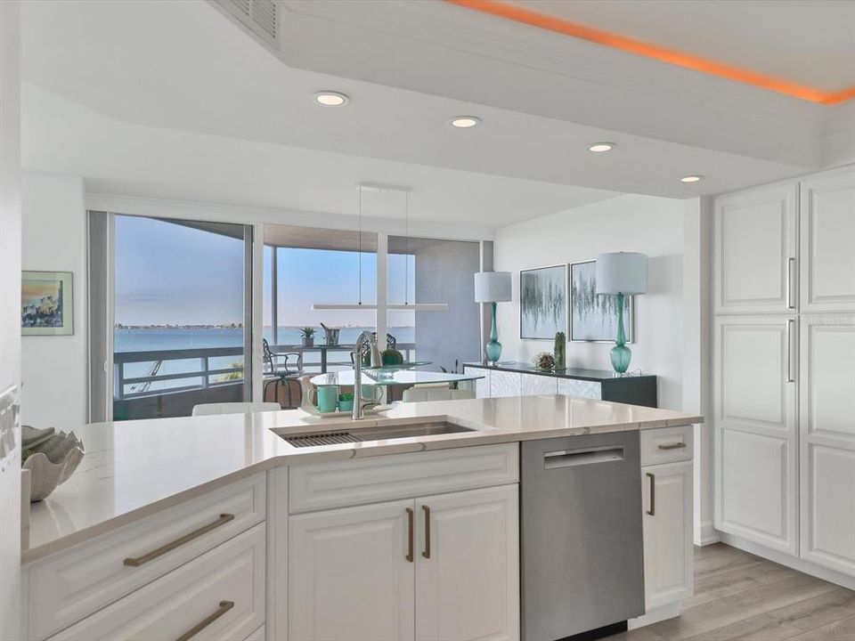 For Sale: $1,385,000 (2 beds, 2 baths, 1729 Square Feet)