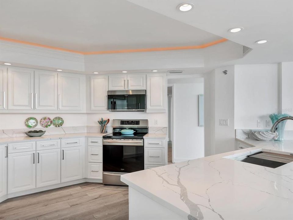 For Sale: $1,385,000 (2 beds, 2 baths, 1729 Square Feet)