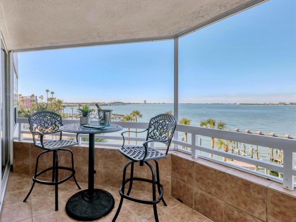 For Sale: $1,385,000 (2 beds, 2 baths, 1729 Square Feet)