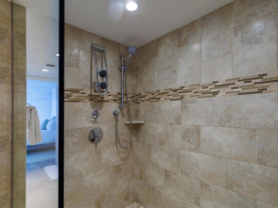 For Sale: $1,385,000 (2 beds, 2 baths, 1729 Square Feet)