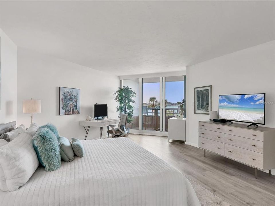 For Sale: $1,385,000 (2 beds, 2 baths, 1729 Square Feet)