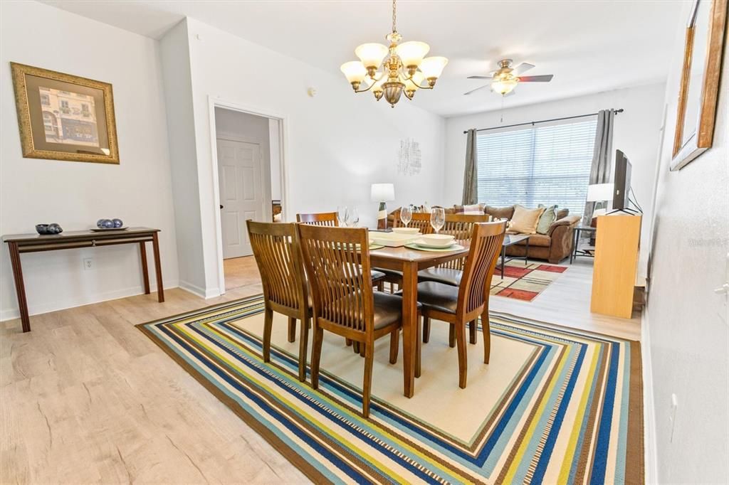 Под контрактом: $199,000 (3 спален, 2 ванн, 1402 Квадратных фут)