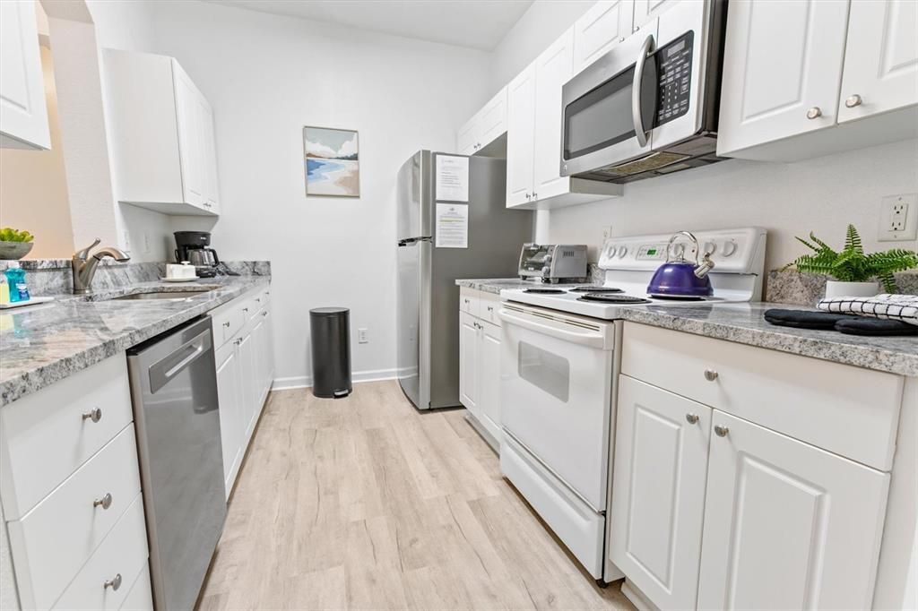 Под контрактом: $199,000 (3 спален, 2 ванн, 1402 Квадратных фут)