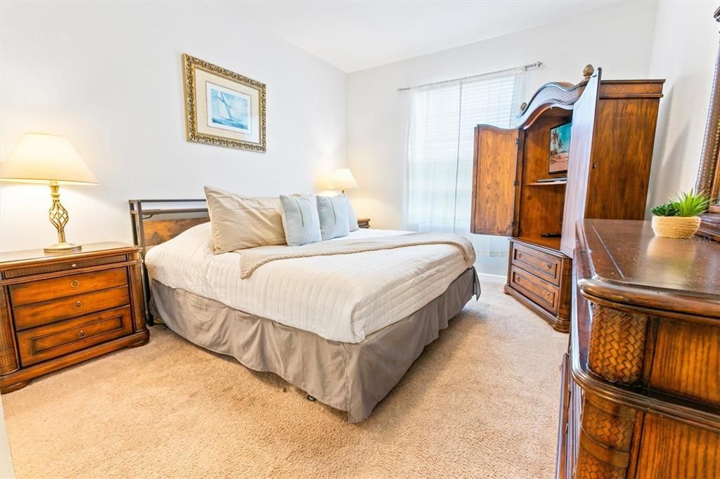 Под контрактом: $199,000 (3 спален, 2 ванн, 1402 Квадратных фут)