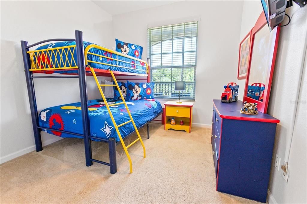 Под контрактом: $199,000 (3 спален, 2 ванн, 1402 Квадратных фут)