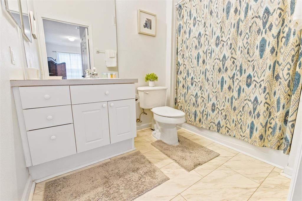 Под контрактом: $199,000 (3 спален, 2 ванн, 1402 Квадратных фут)