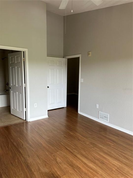 出租: $1,575 (2 贝兹, 2 浴室, 1045 平方英尺)