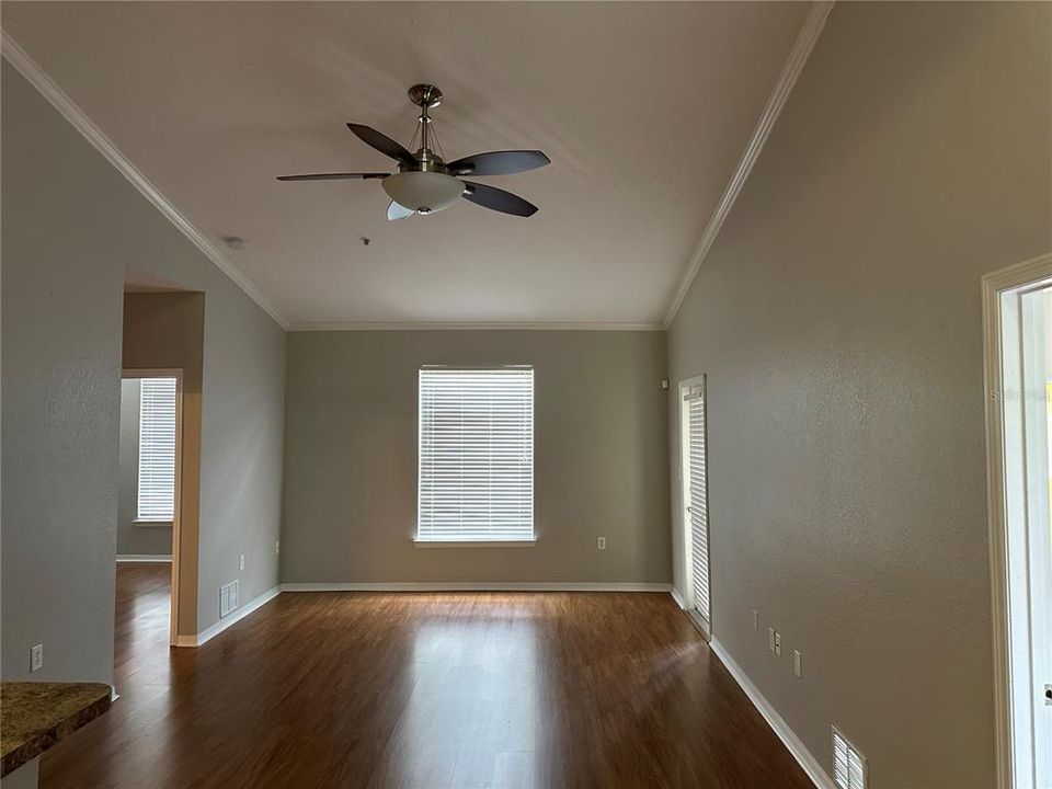 出租: $1,575 (2 贝兹, 2 浴室, 1045 平方英尺)