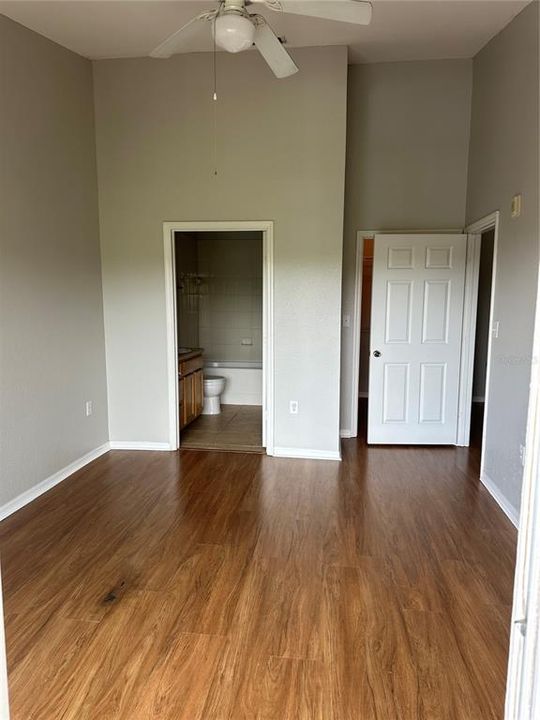 出租: $1,575 (2 贝兹, 2 浴室, 1045 平方英尺)