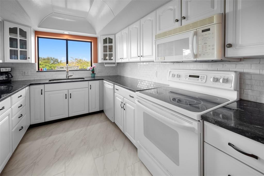 待售: $229,000 (2 贝兹, 2 浴室, 1123 平方英尺)